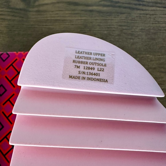 New Tory Burch Miller Cloud Lug Soft Patent Leather Sandal Size 7 Black/Petunia - Picture 10 of 11